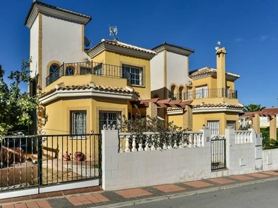Venta Casa unifamiliar en republica checa Los Montesinos. Con terraza 98 m²