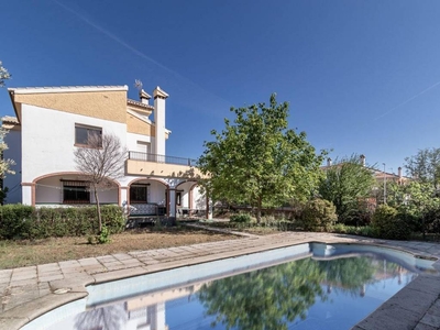 Venta Casa unifamiliar en ronda de la luz(p.cubill. 14 Albolote. Con terraza 243 m²