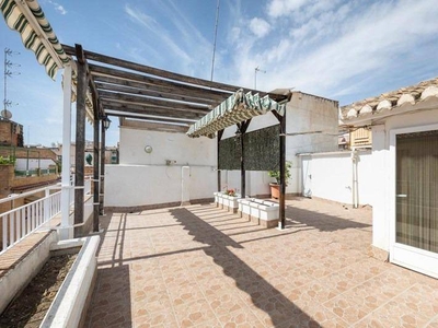 Venta Casa unifamiliar Granada. Con terraza 179 m²