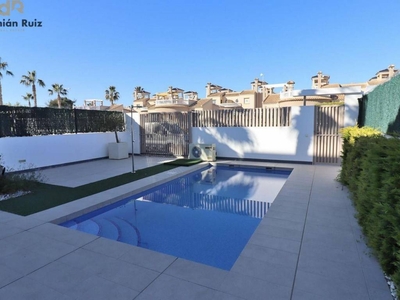 Venta Casa unifamiliar Guardamar del Segura. Con terraza 182 m²