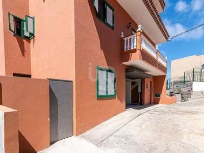 Venta Casa unifamiliar Guía de Isora. Buen estado con terraza 238 m²