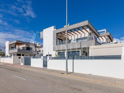 Venta Casa unifamiliar Los Montesinos. Buen estado 133 m²