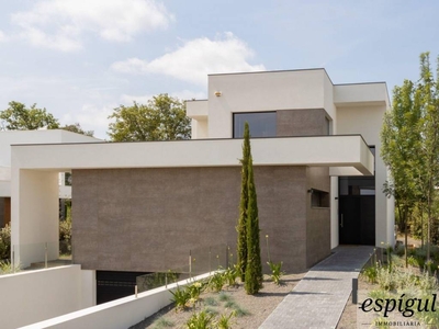 Venta Casa unifamiliar Sant Cugat del Vallès. Plaza de aparcamiento calefacción individual 375 m²