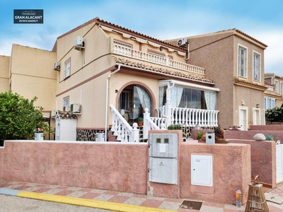 Venta Casa unifamiliar en Canarias Santa Pola. Con terraza 80 m²