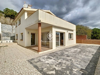 Venta Casa unifamiliar Tiana. Con balcón 293 m²