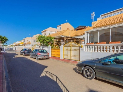 Venta Casa unifamiliar Torrevieja. Con terraza 83 m²