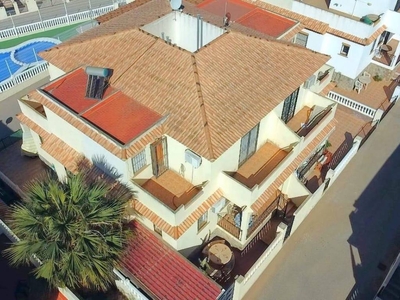 Venta Casa unifamiliar Torrevieja. Con terraza 85 m²