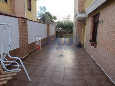 Venta Casa unifamiliar Valdepeñas. Con terraza 247 m²