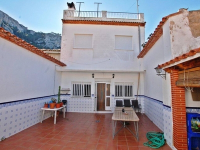 Venta Casa unifamiliar Vall de Gallinera. Buen estado plaza de aparcamiento con terraza 275 m²