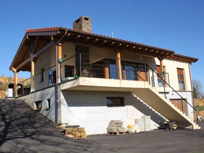 Venta Chalet en Alameda Villamartín de Riba 11 Nava. Nueva plaza de aparcamiento con terraza calefacción individual 264 m²