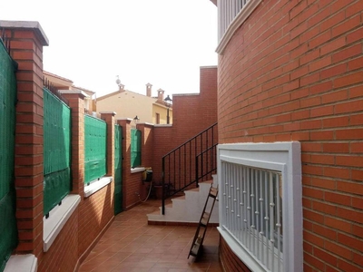 Venta Chalet en Calle Almansa La Roda. Muy buen estado plaza de aparcamiento con terraza calefacción individual 235 m²