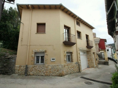 Venta Chalet en Calle del Olivar 4 Arenas de San Pedro. Buen estado plaza de aparcamiento calefacción individual 231 m²