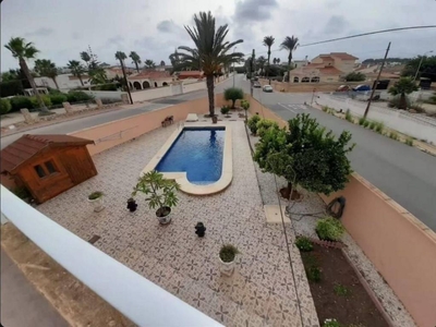 Venta Chalet en Calle Salvador Dali el chaparral s/n Torrevieja. Buen estado plaza de aparcamiento 182 m²