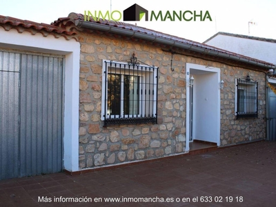 Venta Chalet en Carretera de Villarrobledo Ossa de Montiel. Buen estado calefacción individual 135 m²