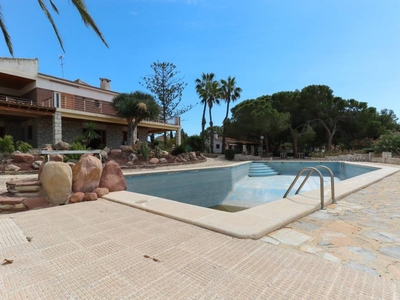 Venta Chalet en Cv-865 Santa Pola. Con terraza 1220 m²