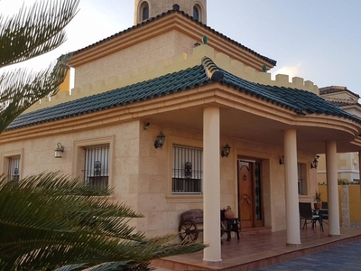 Venta Chalet Orihuela. 326 m²