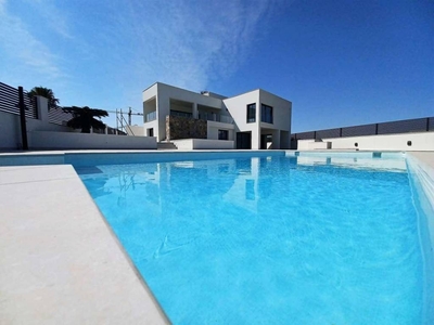 Venta Chalet Torrevieja. Nueva 200 m²