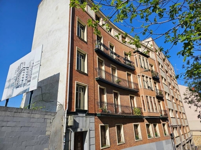 Venta Piso Bilbao. Piso de tres habitaciones Segunda planta con balcón