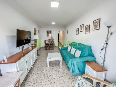 Venta Piso Fuengirola. Piso de dos habitaciones en Paseo Marítimo Del Rey de España. Cuarta planta con terraza