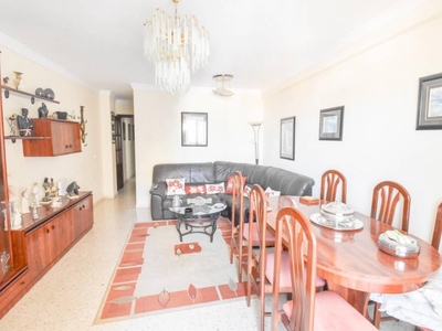 Venta Piso Fuengirola. Piso de tres habitaciones Tercera planta con terraza