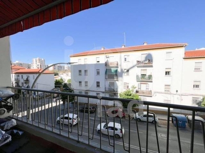 Venta Piso Málaga. Piso de tres habitaciones en Calle eugenio gross 40. Buen estado segunda planta con terraza