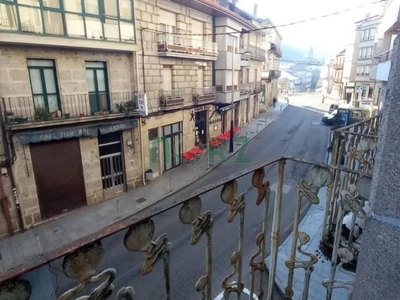 Venta Piso Ourense. Piso de cuatro habitaciones A reformar con balcón