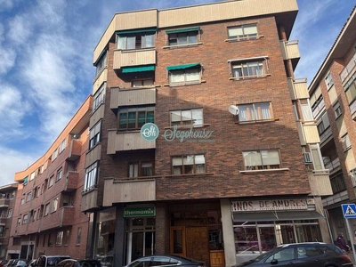 Venta Piso Segovia. Piso de tres habitaciones Segunda planta con balcón