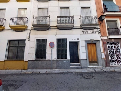 Piso de dos habitaciones Calle Santa Ángela de la Cruz 16, Encarnación-Regina, Sevilla