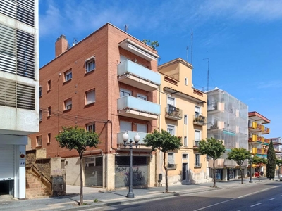 Venta Piso Tarragona. Piso de dos habitaciones en via Augusta. Segunda planta con terraza