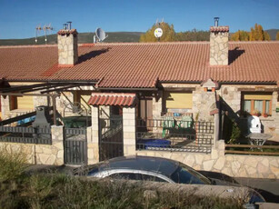Casa adosada en venta en Calle Extrarradio, Número 7 en San Martín de la Vega del Alberche por 85,000 €