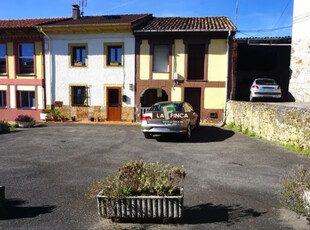 Casa adosada en venta en Granda-Tiñana-Hevia en Granda-Tiñana-Hevia por 57,000 €