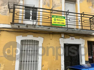 Casa adosada en venta en Junto Iglesia del Calvario y Seguridad Social en Casco Histórico por 110,000 €