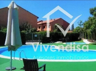 Casa adosada en venta en Pasaje Observatorio en Yebes por 157,000 €