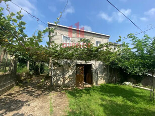 Casa en venta en Freas en Castrelo de Miño (Parroquia) por 79,900 €