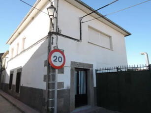 Casa en venta en Plaza España, número 8 en Higuera de las Dueñas por 49,999 €