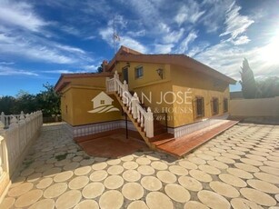 Chalet en venta en Novelda