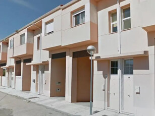 Chalet pareado en venta en Calle Zamora en Monfarracinos por 93,000 €