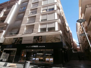 Piso en venta en Calle Real, 14, cerca de Calle de Correa en Ceuta por 335,000 €