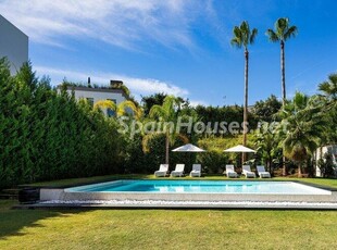 Villa en venta en Nueva Andalucía, Marbella