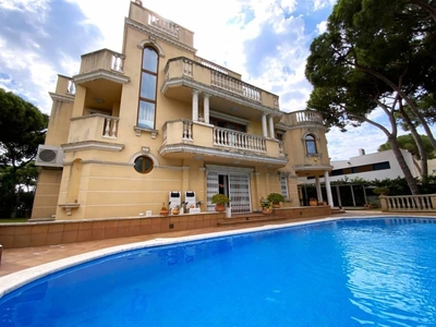 Alquiler Casa unifamiliar Castelldefels. Buen estado con terraza 670 m²