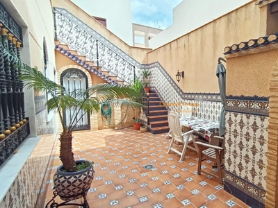 Alquiler de casa con terraza en Centro (Torrevieja), Centro