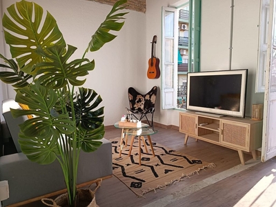 Alquiler de dúplex en El Cabanyal- El Canyamelar de 2 habitaciones con terraza y muebles