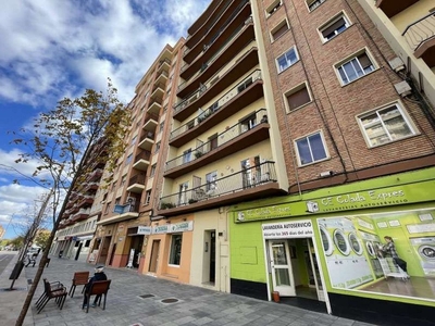 Alquiler de piso en paseo Ramón y Cajal de 2 habitaciones con terraza y calefacción