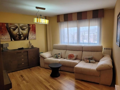 Alquiler de piso en Puebla de Alfindén (La) de 3 habitaciones con garaje y muebles