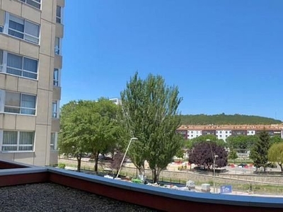 Piso en alquiler en Centro - Burgos de 3 habitaciones con terraza y garaje