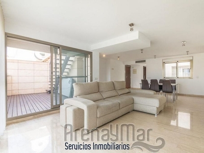 Venta de ático en Centro - Alicante de 2 habitaciones con terraza y garaje