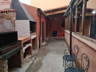 Venta de casa con terraza en Celadas, Centro