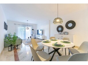 Exclusivo Apartamento de Lujo en Sotogrande: Modernidad y Confort a Estrenar