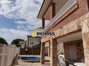 Hermosa casa con piscina en Lloret de Mar con LICENCIA TURÍSTICA