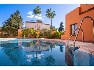 Impresionante apartamento en Estepona con apartamento de invitados - con entrada independiente.